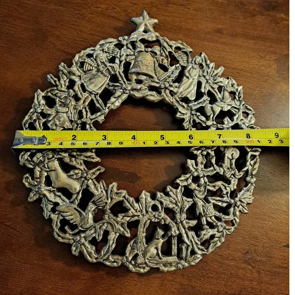Christmas Wreath Hanging Trivet Metal with some Patina 8.5 Inch Round with Star